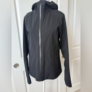 Lululemon Women's Black lightweight Rain/Wind Hooded Jacket - NEW without a tag
